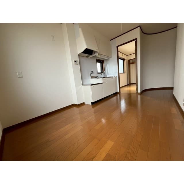 Room image 8
