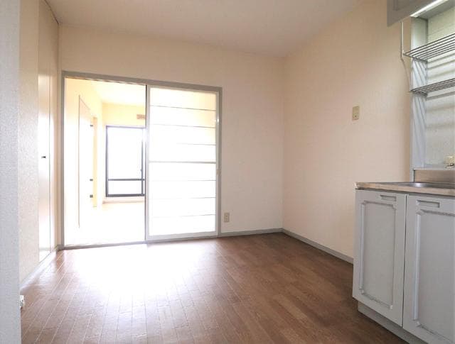Room image 16