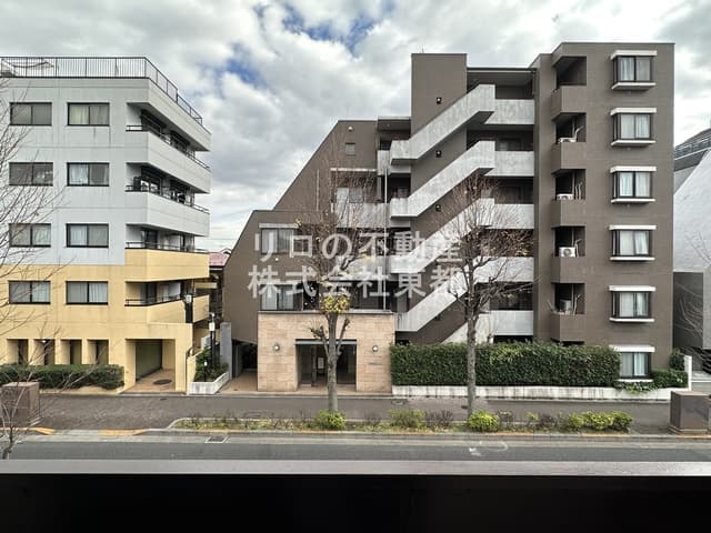 Room image 12