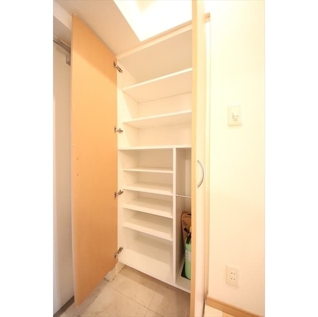 Room image 8