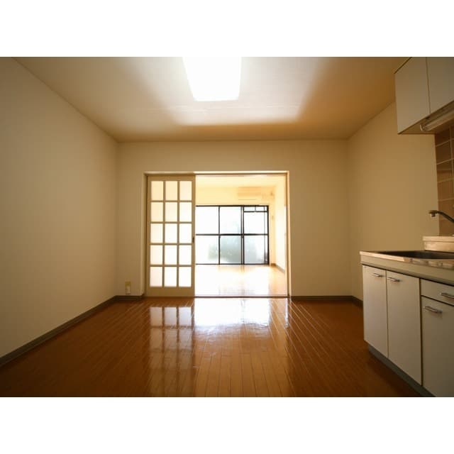 Room image 16