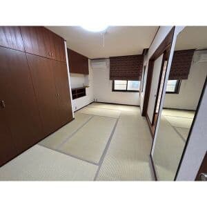 Room image 9