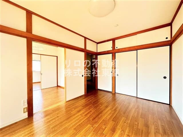 Room image 15