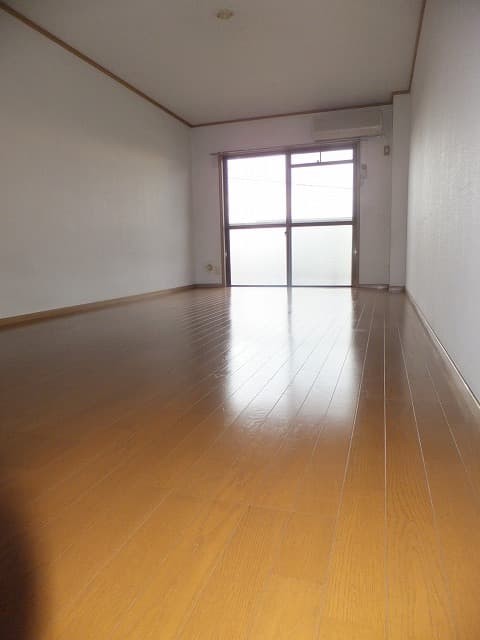 Room image 14