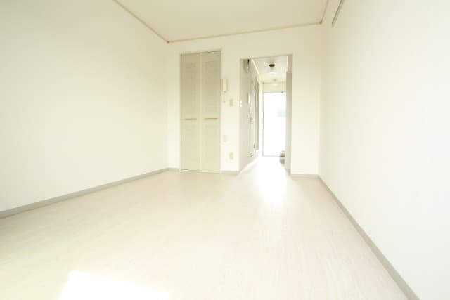 Room image 12