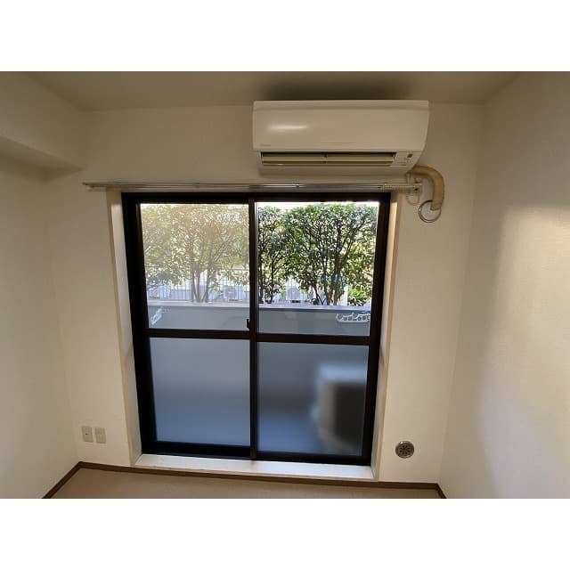 Room image 15