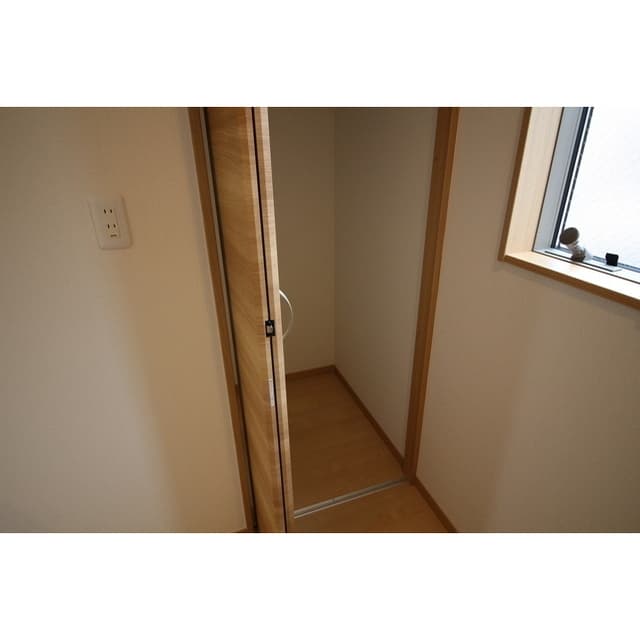 Room image 15