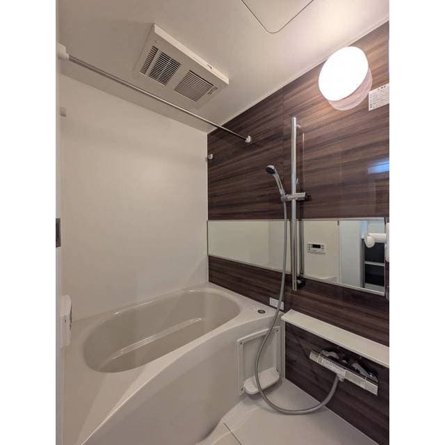 Room image 10