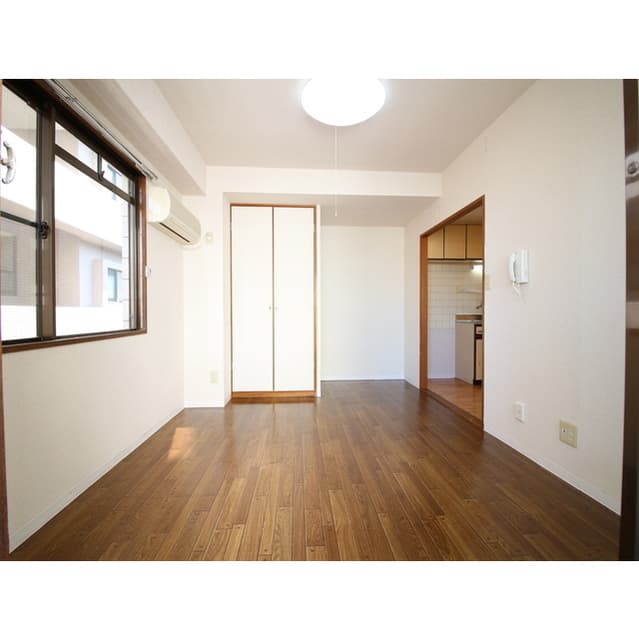 Room image 13