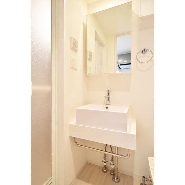 Room image 12