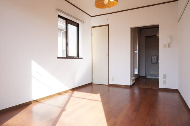 Room image 16
