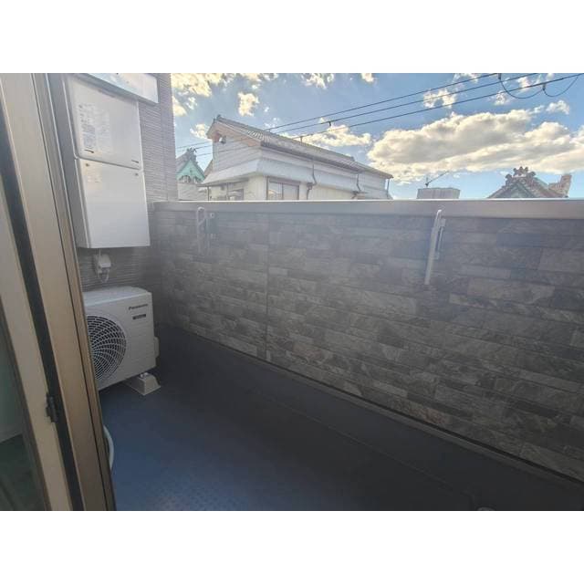 Room image 15