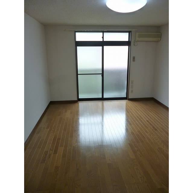 Room image 14