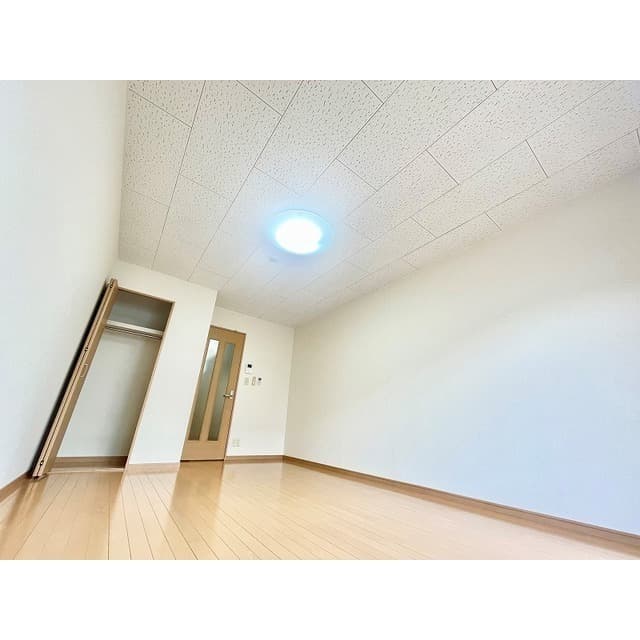 Room image 16