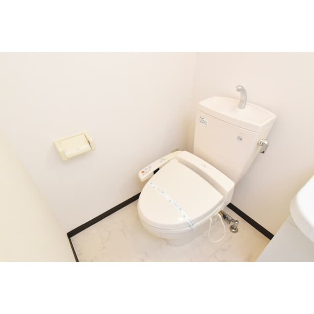 Room image 10