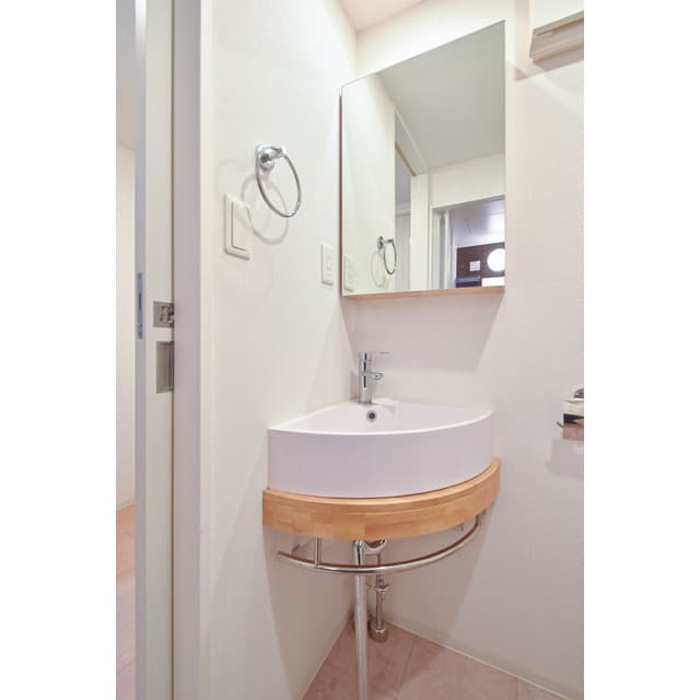 Room image 8