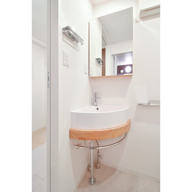 Room image 8