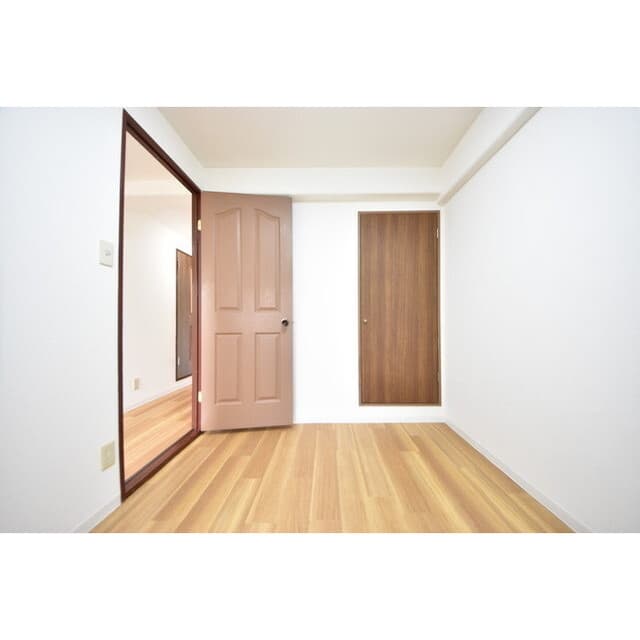 Room image 12