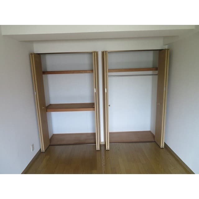 Room image 16