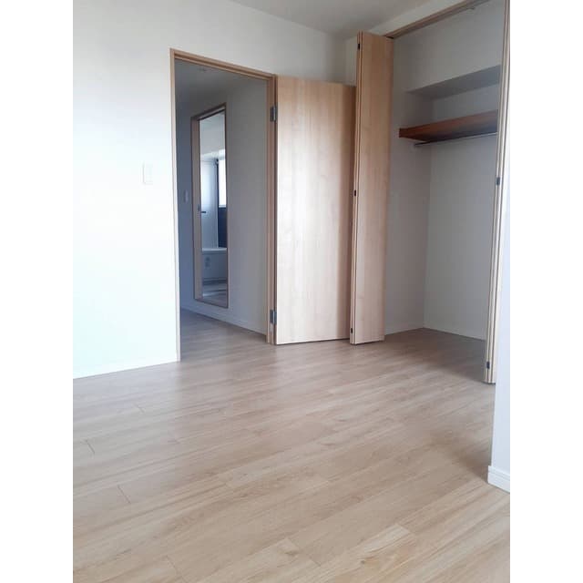 Room image 13