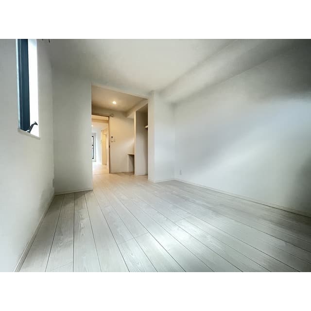 Room image 15