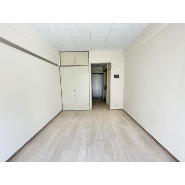 Room image 8