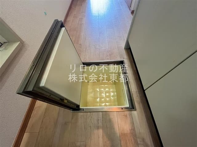 Room image 16