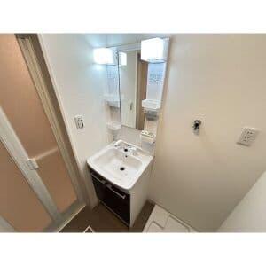 Room image 16