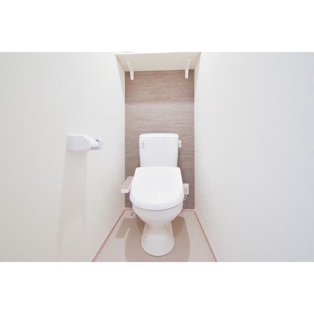 Room image 8