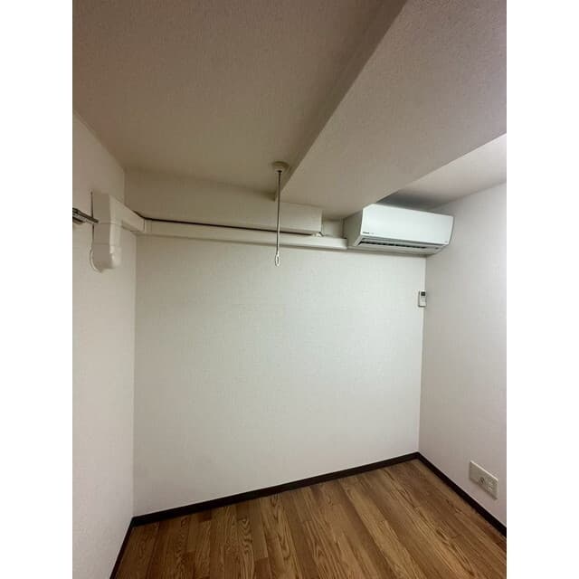Room image 14