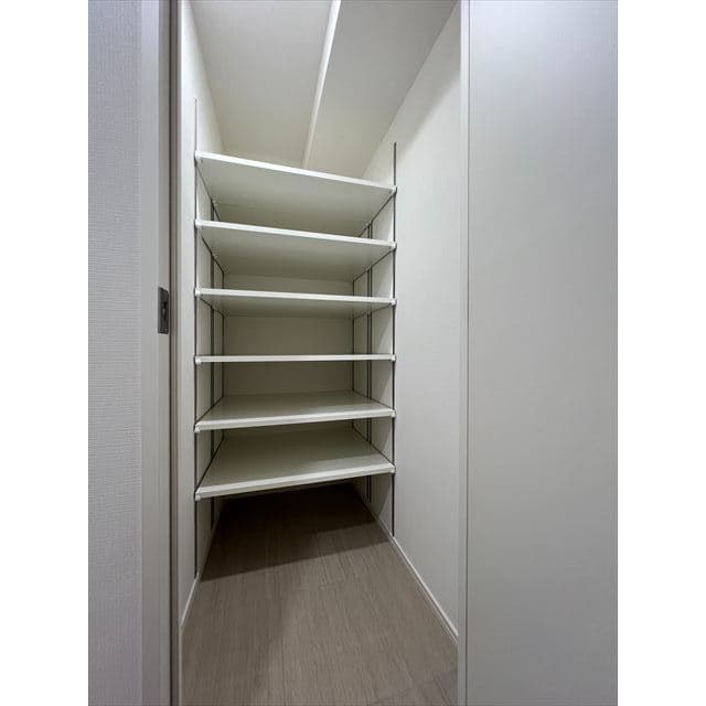 Room image 12
