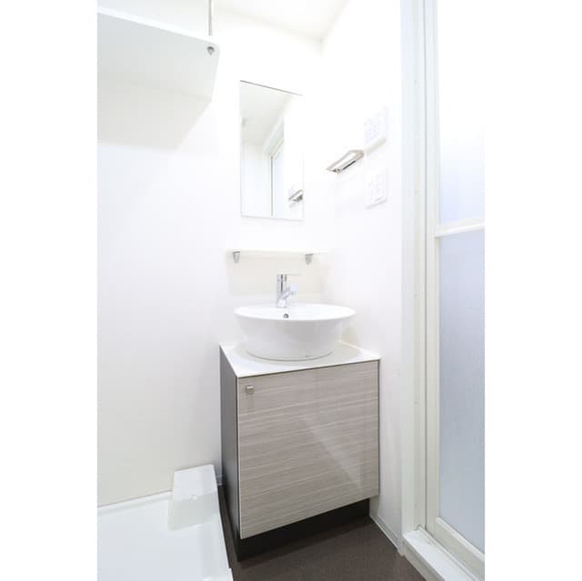 Room image 8