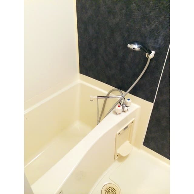 Room image 9