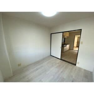 Room image 11