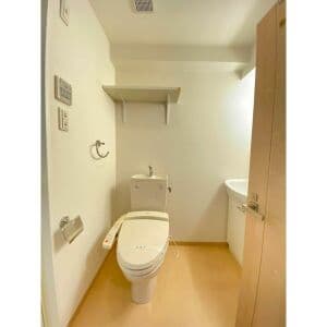 Room image 13