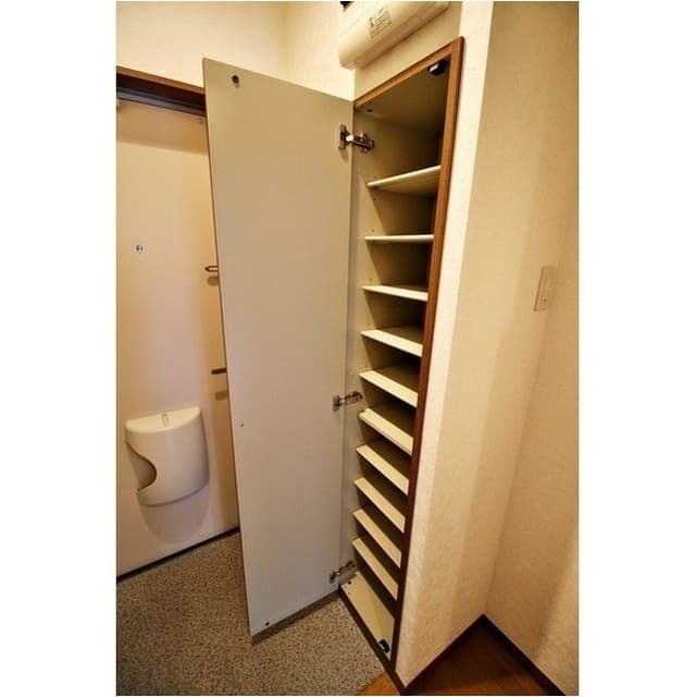 Room image 13
