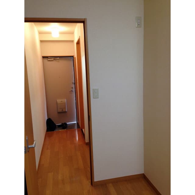 Room image 8