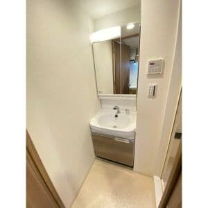 Room image 16