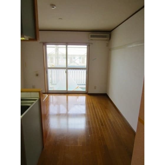 Room image 8