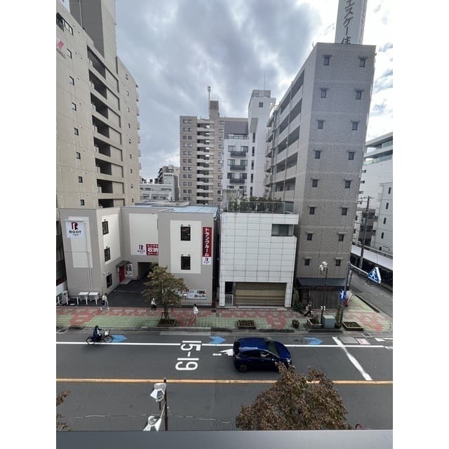 Room image 15