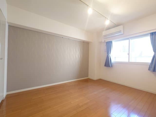 Room image 16