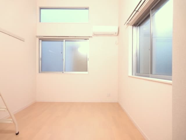 Room image 11