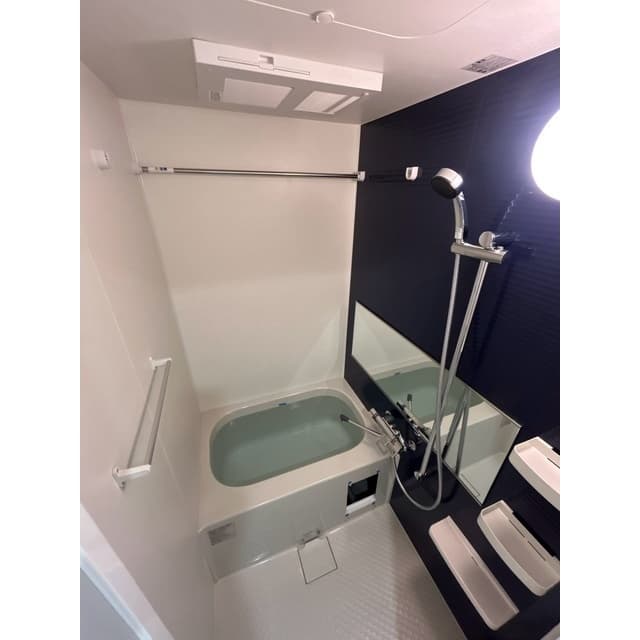 Room image 12
