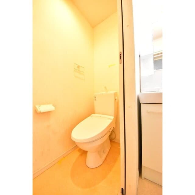 Room image 8