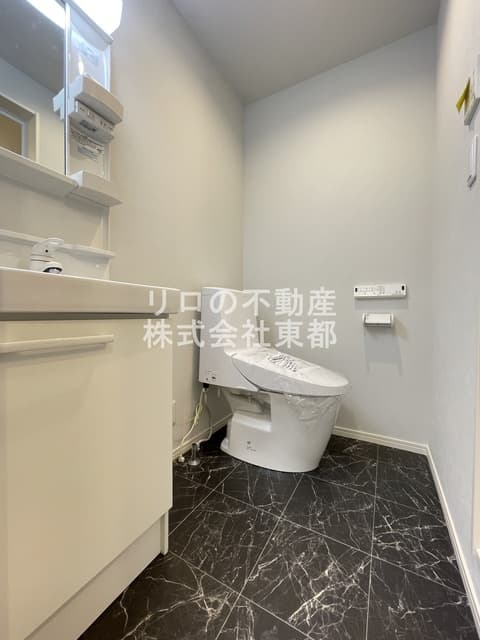 Room image 8