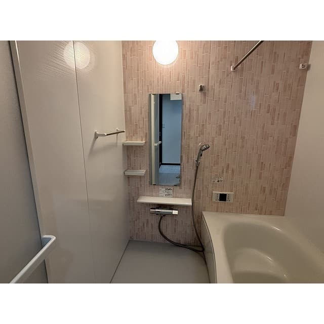 Room image 15