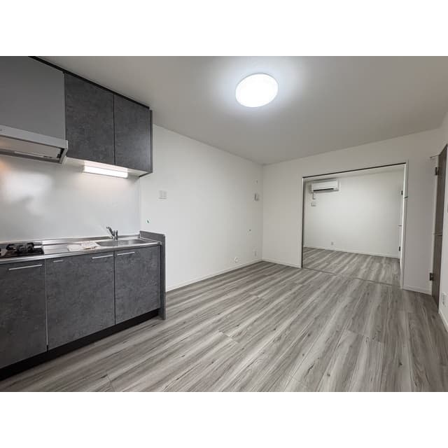Room image 12