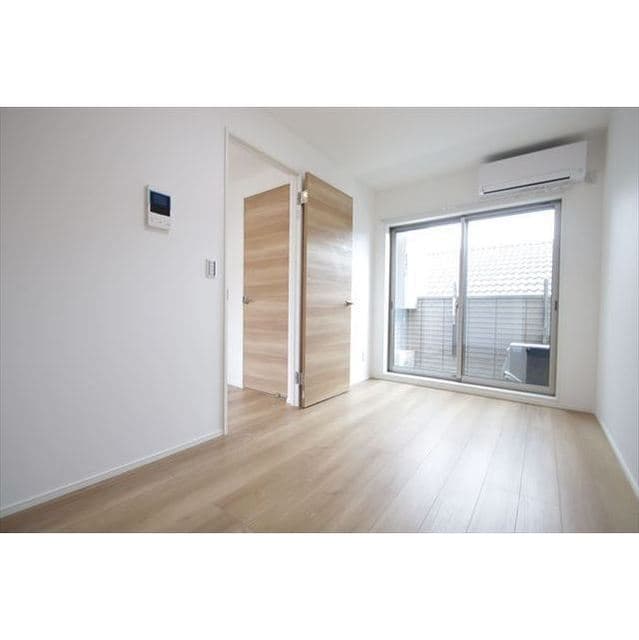 Room image 16
