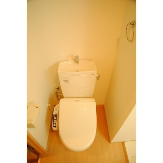 Room image 8