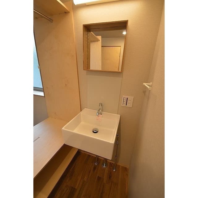 Room image 8